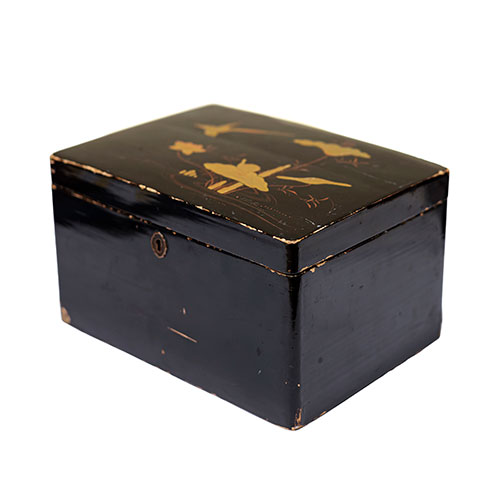 Sub.:10-On - Lote: 1188 -  Caja negra lacada con escenas doradas orientales. ca