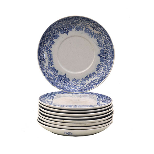 Sub.:10-On - Lote: 859 -  Nueve platos de postre en porcelana de Santander en tonalidades blanca y azul