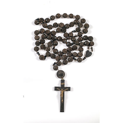 Sub.:10-On - Lote: 1075 -  Gran rosario en madera tallada ebonizada y Cristo en bronce.