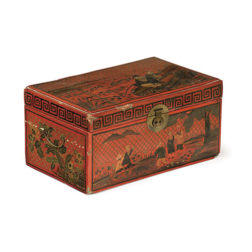 Sub.:10-On - Lote: 1181 -  Caja china en madera lacada con decoracin de personajes. Interior forrado de seda