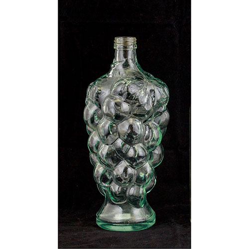 Sub.:10-On - Lote: 636 -  Botella de cristal prensado, con cuerpo en forma de racimo de uva.