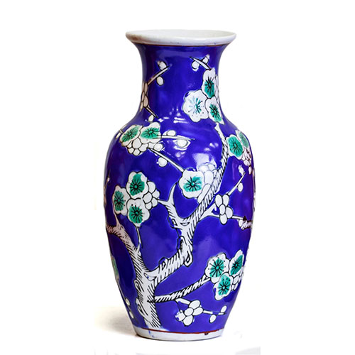 Sub.:10-On - Lote: 908 -  Jarrn en porcelana esmaltada azul con decoracin de flores de cerezo