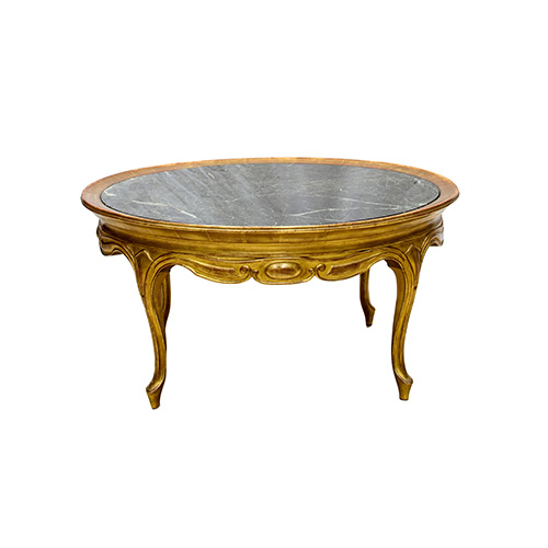 Sub.:10 - Lote: 1587 -  Mesa baja redonda estilo Luis XV en madera dorada con tapa de mrmol.
