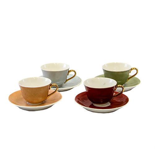 Sub.:10 - Lote: 1579 -  Lote de cuatro tazas y cinco platitos de caf. En porcelana esmaltada con franjas de diferentes colores.