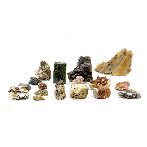 Sub.:10 - Lote: 1646 -  Gran coleccin de 18 rocas y minerales de alta calidad, entre ellos varias piezas de amatista, malaquita, oro, o pirita.