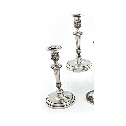 Sub.:10 - Lote: 473 -  Pareja de candeleros en plata espaola con marcas de platero Molet, S.XIX. Peso: 830 g.