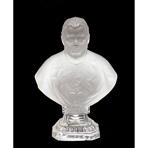 Sub.:10 - Lote: 1391 -  Busto de obispo en cristal tallado y grabado. Faltas en la peana.