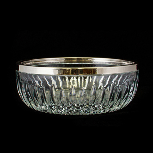 Sub.:10 - Lote: 1401 -  Frutero en cristal con cerco de metal plateado con pinzas dentadas.