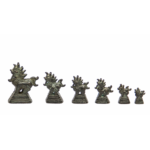 Sub.:10 - Lote: 1472 -  Conjunto de seis figuritas zoomorfas orientales en bronce. India.