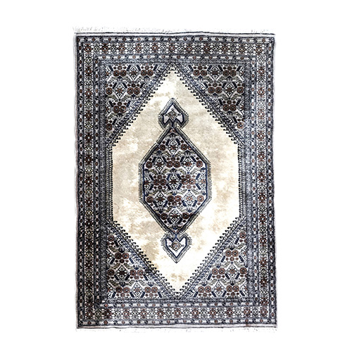 Sub.:10 - Lote: 1665 -  Alfombra tipo persa, siguiendo modelos de las alfombras de la tradicin de Feraghan. 
