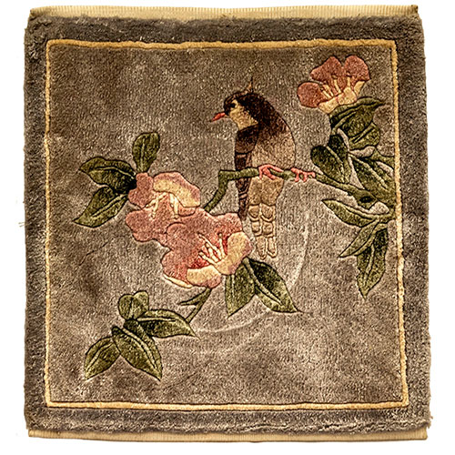 Sub.:11-On - Lote: 148 -  Tapete de lana con motivo de p�jaro sobre rama.