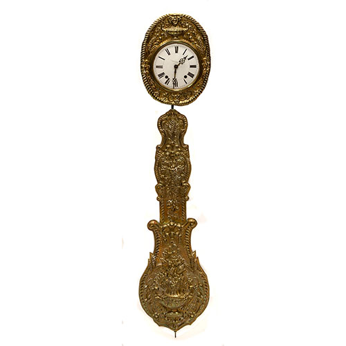 Sub.:11-On - Lote: 618 -  Reloj Moretz de péndulo real en latón repujado y pintado