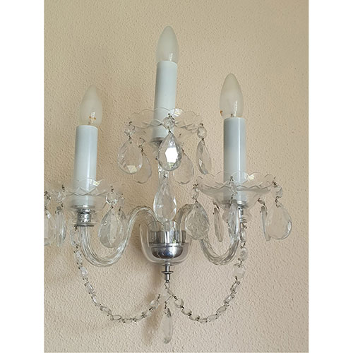 Sub.:11-On - Lote: 205 -  Pareja de apliques de pared en cristal tallado.