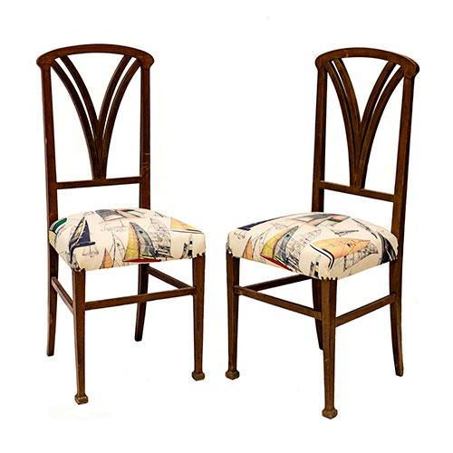 Sub.:11-On - Lote: 42 -  Pareja de sillas en madera patinada con tapicería con motivos náuticos.