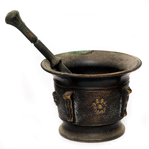 Sub.:11-On - Lote: 1285 -  Almirez de costilla con mano