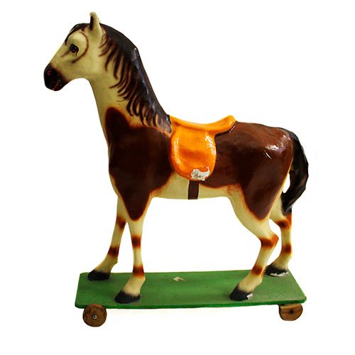 Sub.:11-On - Lote: 258 -  Caballo de jueguete realizado en papel match� y pintado