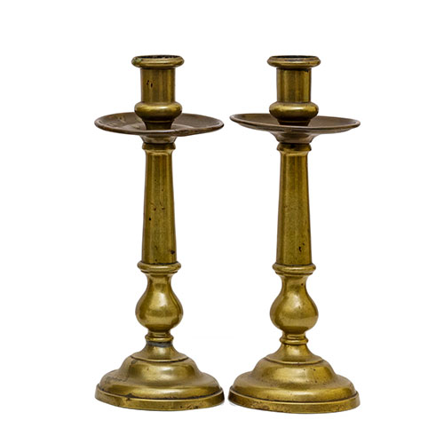 Sub.:11-On - Lote: 115 -  Pareja de candeleros en bronce.