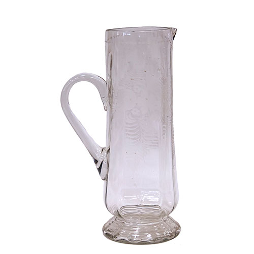 Sub.:11-On - Lote: 213 -  Jarra en cristal grabado.