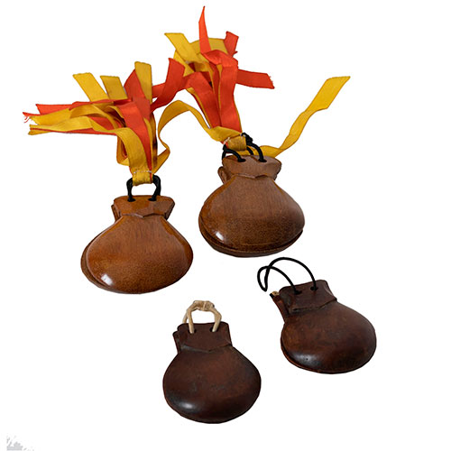 Sub.:11-On - Lote: 163 -  Lote de dos parejas de casta�uelas infantiles en madera.