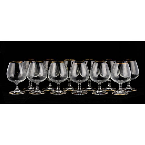 Sub.:11-On - Lote: 225 -  Doce copas de co�ac en cristal con ribete dorado.