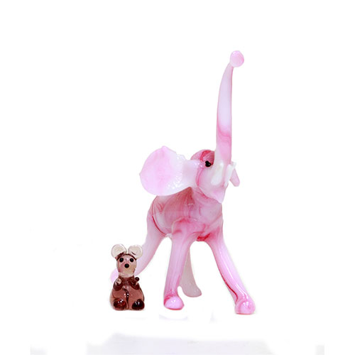 Sub.:11-On - Lote: 234 -  Lote formado por elefante en vidrio soplado rosa y ratoncito en cristal de Murano.