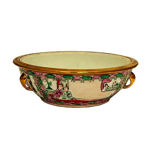 Sub.:11 - Lote: 1176 -  Centro de mesa en porcelana Macao con ribete dorado y sello en la base.