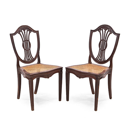 Sub.:11 - Lote: 491 -  Pareja de sillas estilo Heppelwhite en madera de palosanto tallada con asiento de rejilla, trabajo portugus, S.XVIII.