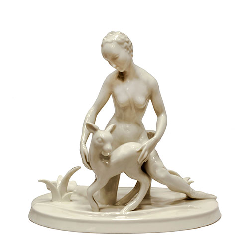 Sub.:11 - Lote: 448 -  Diana. Figura en porcelana esmaltada de Bavaria, con sello. Aos 50, con inscripcin M. Fehr.