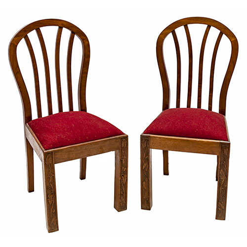 Sub.:12-On - Lote: 1248 -  Pareja de sillas en madera tallada con motivos vegetales en las patas.