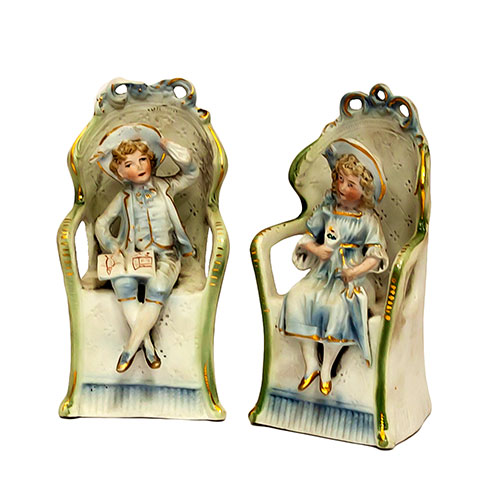 Sub.:12-On - Lote: 272 -  Ni�os en sillones. Pareja de figuras en biscuit alemana policromada con detalles dorados. S. XIX