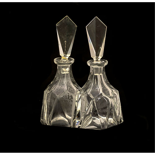 Sub.:12-On - Lote: 188 -  Aceiteras de cristal y bandeja en cristal negro