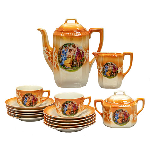 Sub.:12-On - Lote: 236 -  Juego de caf� de los a�os 50 con escenas galantes. Formado por: 10 tazas y sus correspondientes platos, 1 cafetera, 1 lechera y 1 azucarero