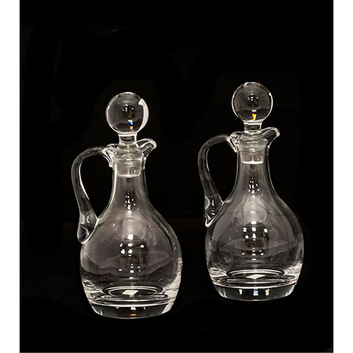 Sub.:12-On - Lote: 186 -  Lote de 4 vinagreras en cristal, dos de ellas con tap�n y soporte de plata.