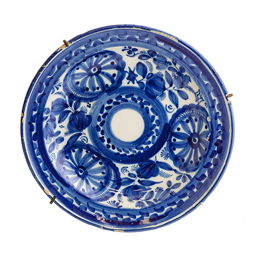 Sub.:12-On - Lote: 311 -  Plato en cer�mica de Manises. S. XIX.
