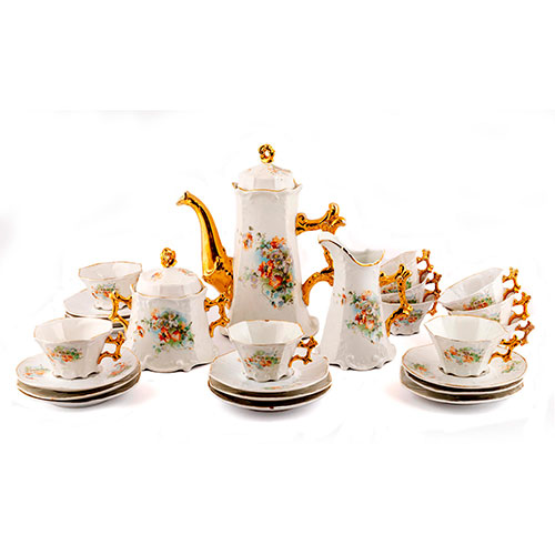 Sub.:12-On - Lote: 300 -  Juego de caf� de 25 piezas en porcelana: 12 platos, 10 tazas, cafetera, lechera y azucarero.