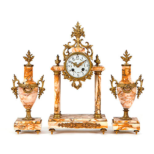 Sub.:12-On - Lote: 139 -  Guarnici�n en reloj de sobremesa en m�rmol y bronce dorado