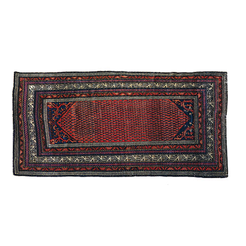 Sub.:12-On - Lote: 54 -  Alfombra persa de pasillo con motivos geométricos sobre tonalidad roja.