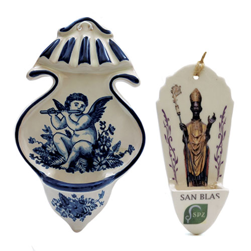 Sub.:12-On - Lote: 341 -  Aguabenditera en cer�mica de Muel azul y blanca. S. XX