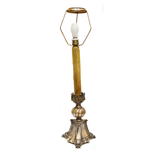 Sub.:12-On - Lote: 113 -  Lámpara de sobremesa de estilo barroco en metal plateado.