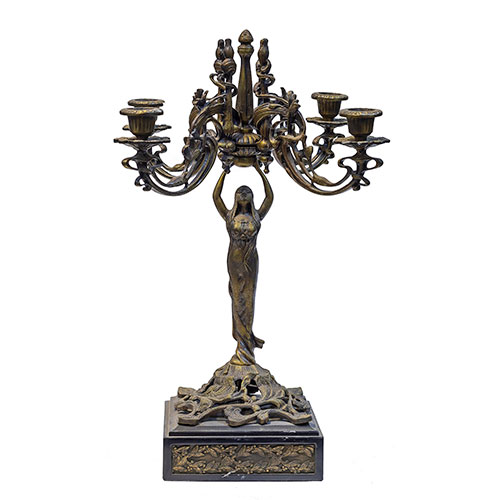 Sub.:12-On - Lote: 446 -  Candelabro en bronce de cuatro luces sobre base de resina y figura de dama.