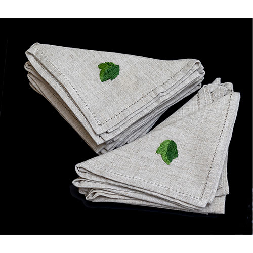 Sub.:12-On - Lote: 161 -  Doce servilletas con decoraci�n de hojas.