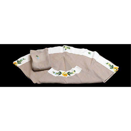 Sub.:12-On - Lote: 156 -  Mantel redondo con motivos florales bordados y ocho servilletas.
