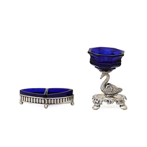 Sub.:12-On - Lote: 201 -  Lote en cristal realizado en opalina azul y metal plateado