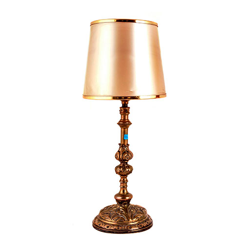 Sub.:12-On - Lote: 97 -  Lámpara de mesa en bronce con base circular y fuste torneado.