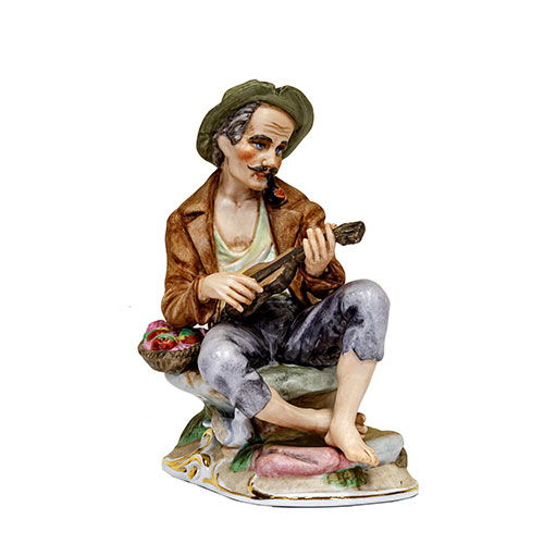 Sub.:12-On - Lote: 284 -  Figura de m�sico en porcelana