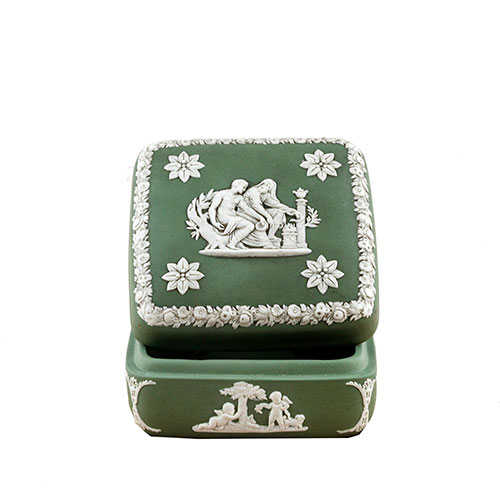 Sub.:12-On - Lote: 266 -  Cajita con tapa de porcelana Wedgwood, de factura inglesa