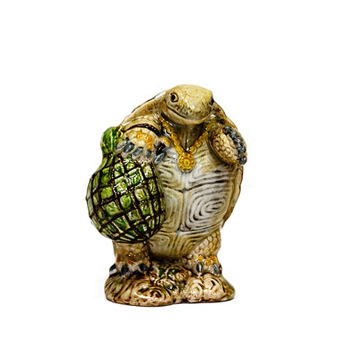 Sub.:12-On - Lote: 234 -  Figura de porcelana policromada que representa a una tortuga