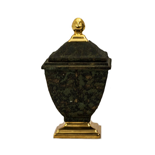 Sub.:12-On - Lote: 338 -  Urna en porcelana de cuerpo rugoso con adhesiones, base y remate esmaltados en dorado.