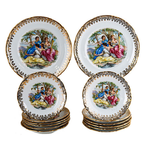 Sub.:12-On - Lote: 241 -  Juego formado por un plato de postre y siete platos de caf� en porcelana esmaltada de Santa Clara