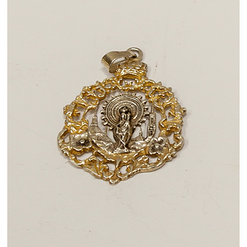 Sub.:12 - Lote: 91434 -  Medalla de la Virgen del Pilar en plata natural y vermeil. S. XIX. Peso: 7 gr